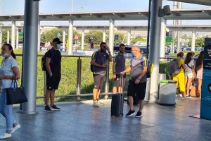 (ΦΩΤΟΣ/ΒΙΝΤΕΟ) Αναχώρησε το ΑΠΟΕΛ 