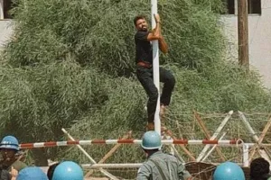 Οι ΑΠΟΕΛίστες για τον ήρωά μας