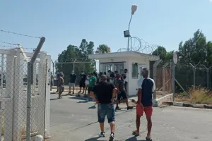 (ΒΙΝΤΕΟ/ΦΩΤΟΣ) Χαμός από τους Ομονοιάτες στο αεροδρόμιο