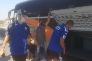 (ΦΩΤΟΣ) Check in και αναχώρηση 