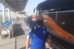 (ΦΩΤΟΣ) Check in και αναχώρηση 
