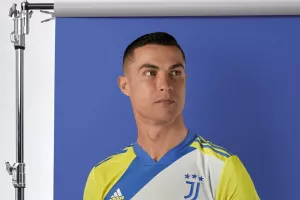 "Γαλαζοκίτρινος" ο CR7!