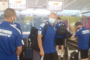 (ΦΩΤΟΣ) Check in και αναχώρηση 