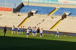 Ένα στην αρχή, ένα στο τέλος και... "γαλαζοκίτρινο" (Φώτος)