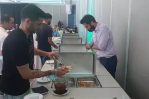 Δεξίωση με πλούσιο γεύμα
