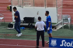 Ο Κίρζης έδωσε φανέλα με το νούμερο 200 στον κάπτεν! (φώτος)