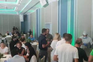 Δεξίωση με πλούσιο γεύμα
