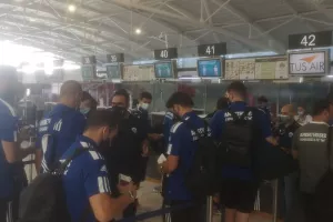 (ΦΩΤΟΣ) Check in και αναχώρηση 