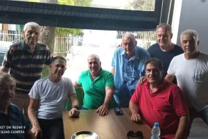 Ομονοιάτικη παρέα απ' τα παλιά (φώτος)
