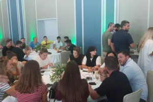 Δεξίωση με πλούσιο γεύμα