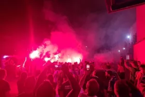 "Πάρτι" των Μαχητών, αποθέωσαν την ομάδα! (βίντεος/φώτος)