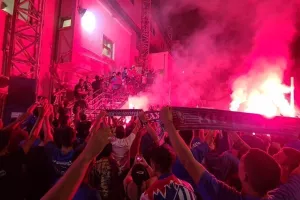 "Πάρτι" των Μαχητών, αποθέωσαν την ομάδα! (βίντεος/φώτος)