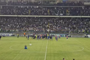 Τρομερές στιγμές στο "ΠΑΠ"/Κόσμος και ποδοσφαιριστές έγιναν ένα! (ΒΙΝΤΕΟ)