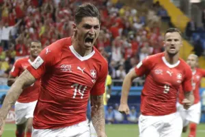 H AEK προσπαθεί για "μπαμ" με Στίβεν Ζούμπερ
