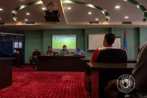 Ο Πάμπος στο πρώτο τετ-α-τετ με τους παίκτες του (φώτος)