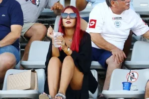 Η κυρία στην Πάφο...