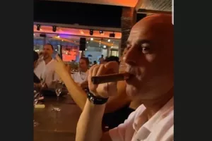 Ξεφάντωμα και ο Τιμούρ με πούρο! (βίντεο/φώτος)