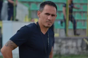 Αν χάσει... φεύγει!