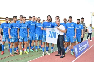 Ο Κίρζης έδωσε φανέλα με το νούμερο 200 στον κάπτεν! (φώτος)