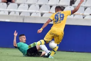 Φιλικός... συμβιβασμός στο ΑΠΟΕΛ-ΑΕΚ (φώτος)