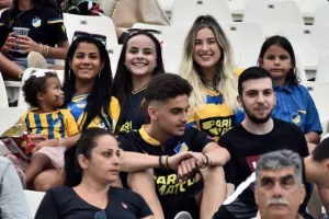 (Φωτορεπορτάζ) Η επιστροφή του κόσμου του ΑΠΟΕΛ στο ΓΣΠ