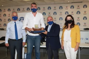 ΦΩΤΟΣ/Τελετή εγκαθίδρυσης νέου Δ.Σ