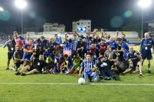 ΦΩΤΟΣ/Πάρτι στα αποδυτήρια και στο γήπεδο!