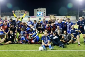 ΦΩΤΟΣ/Πάρτι στα αποδυτήρια και στο γήπεδο!