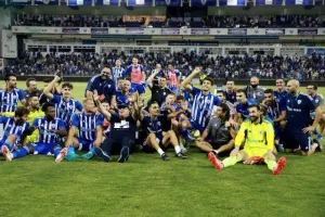ΦΩΤΟΣ/Πάρτι στα αποδυτήρια και στο γήπεδο!