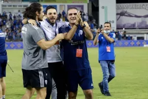 ΦΩΤΟΣ/Πάρτι στα αποδυτήρια και στο γήπεδο!