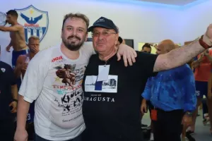 ΦΩΤΟΣ/Πάρτι στα αποδυτήρια και στο γήπεδο!