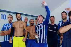 ΦΩΤΟΣ/Πάρτι στα αποδυτήρια και στο γήπεδο!