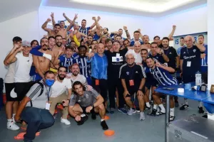 ΦΩΤΟΣ/Πάρτι στα αποδυτήρια και στο γήπεδο!