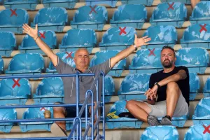 Στα "γαλάζια" οι κερκίδες του Τσιρείου (φωτορεπορτάζ)