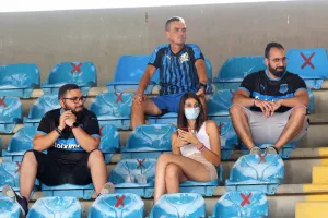 Στα "γαλάζια" οι κερκίδες του Τσιρείου (φωτορεπορτάζ)