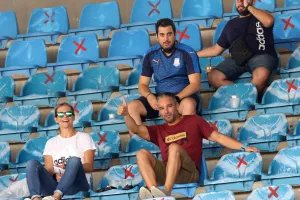 Στα "γαλάζια" οι κερκίδες του Τσιρείου (φωτορεπορτάζ)