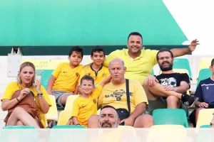 ΦΩΤΟΡΕΠΟΡΤΑΖ από τoν κόσμο στην ΑΡΕΝΑ
