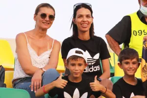 ΦΩΤΟΡΕΠΟΡΤΑΖ από τoν κόσμο στην ΑΡΕΝΑ