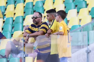 ΦΩΤΟΡΕΠΟΡΤΑΖ από τoν κόσμο στην ΑΡΕΝΑ