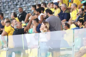 ΦΩΤΟΡΕΠΟΡΤΑΖ από τoν κόσμο στην ΑΡΕΝΑ