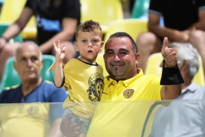 ΦΩΤΟΡΕΠΟΡΤΑΖ από τoν κόσμο στην ΑΡΕΝΑ