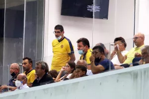 ΦΩΤΟΡΕΠΟΡΤΑΖ από τoν κόσμο στην ΑΡΕΝΑ