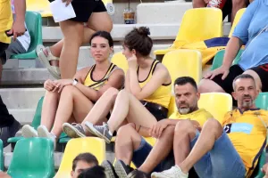 ΦΩΤΟΡΕΠΟΡΤΑΖ από τoν κόσμο στην ΑΡΕΝΑ