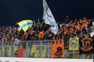 Sold out; (ΑΠΟΕΛ)