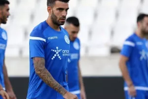 Ξεκίνησε... για Μάλτα η Εθνική, έρχονται... Πιέρος, Νικόλας και Κάστανος! (φωτορεπορτάζ)