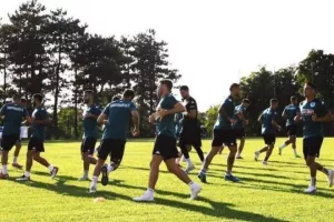 Χαλάρωμα πριν την Μίλαν - Μοίρασαν αυτόγραφα οι παίκτες