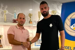 Στήνει τείχος στο μπλοκ με Αντωνιάδη!