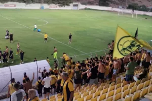 ΒΙΝΤΕΟ/ΦΩΤΟΣ: Σύνθημα με κόσμο – Έριξαν φανέλες 