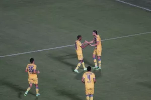 ΦΩΤΟΣ/2-0 με Εφραίμ, κεφαλιά Κάτσα και σουτ Λουντέμο