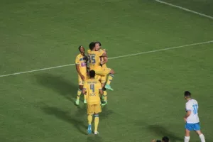 ΦΩΤΟΣ/2-0 με Εφραίμ, κεφαλιά Κάτσα και σουτ Λουντέμο